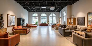 Vue de l'intérieur du showroom Créations Maison